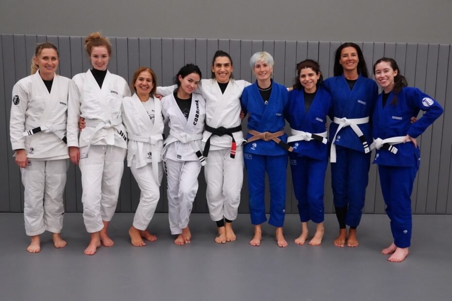 benefits of private bjj lessons vs group classes at Cobrinha BJJ