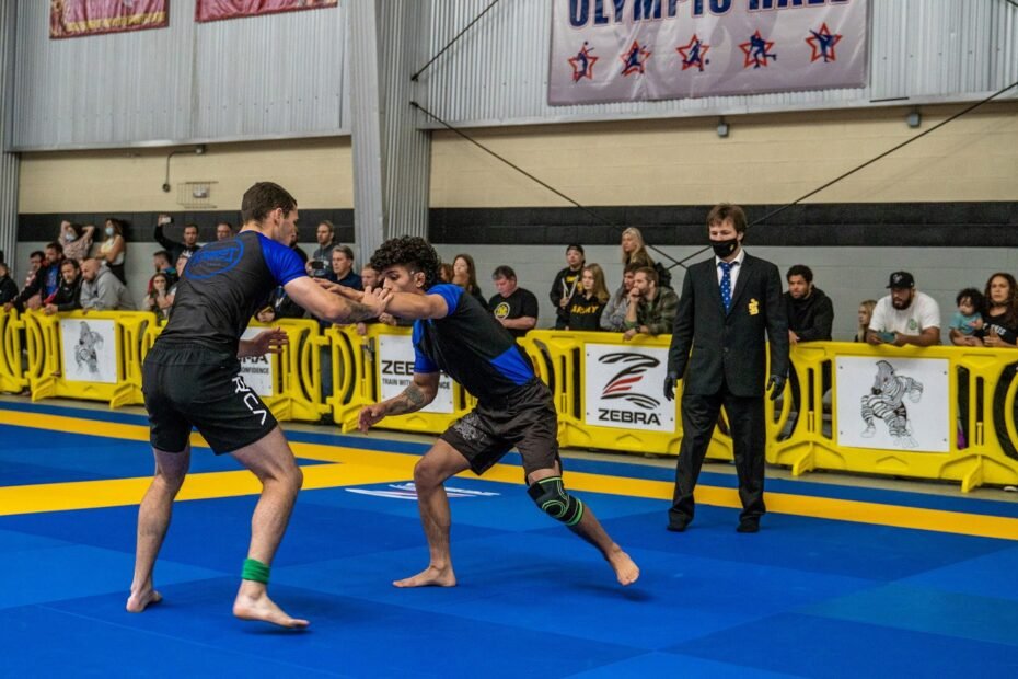 gi vs no gi bjj which should beginners start with at Cobrinha BJJ
